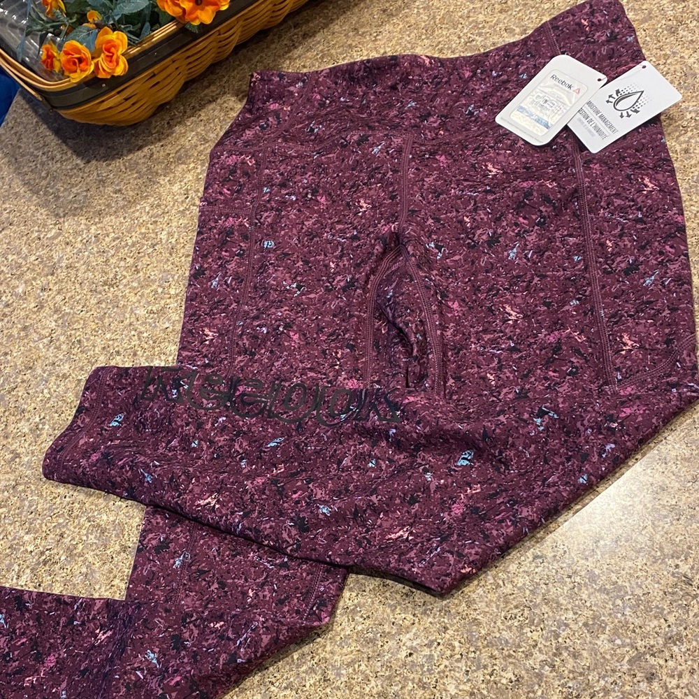 NWT Reebok 7/8 Legging High Rise Medium Grape Wine - Picture 1 of 14